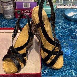 AEROSOLES Black and Tan Strappy Wedges